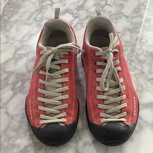 Scarpa Red and Black Lace-Up Shoes